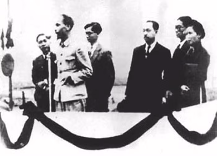 Chủ tịch Hồ Chí Minh đọc Tuyên ngôn độc lập ngày 2/9/1945. Chủ tịch Hồ Chí Minh đọc Tuyên ngôn độc lập ngày 2/9/1945.