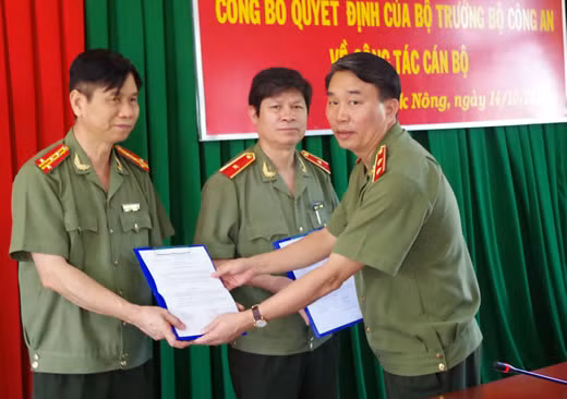 Đại tá Nguyễn Ngọc Chương làm Giám đốc Công an tỉnh Đắk Nông thay Thiếu tướng Vũ Văn Đủ. Ảnh: Cand. Đại tá Nguyễn Ngọc Chương làm Giám đốc Công an tỉnh Đắk Nông thay Thiếu tướng Vũ Văn Đủ. Ảnh: Cand.