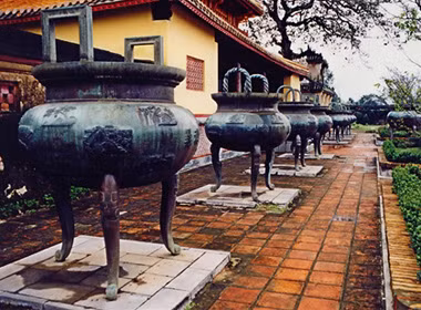 Bộ Cửu đỉnh thời Nguyễn.