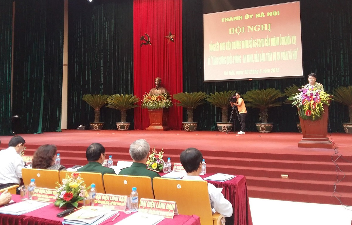 Thiếu tướng Nguyễn Đức Chung phát biểu tại lễ tổng kết chương trình số 05 của Thành ủy Hà Nội chiều 30/6. ảnh: Ngọc Quang.