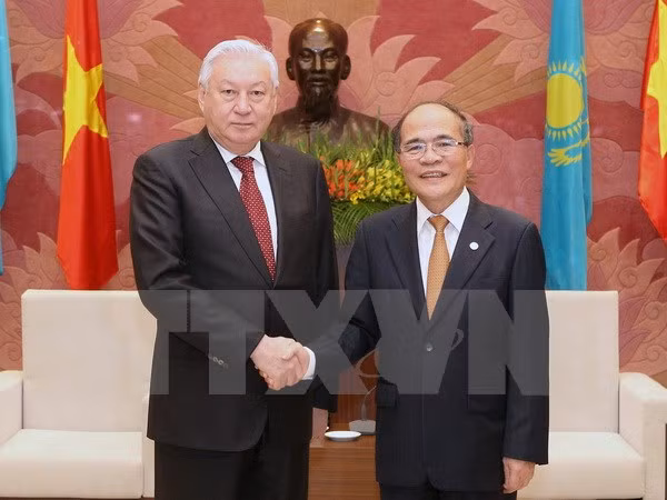 Chủ tịch Quốc hội Nguyễn Sinh Hùng đón và hội đàm với ngài Zhakupov Kabibolla Kabenovich, Chủ tịch Hạ viện Cộng hòa Kazakhstan. ảnh: TTXVN. Chủ tịch Quốc hội Nguyễn Sinh Hùng đón và hội đàm với ngài Zhakupov Kabibolla Kabenovich, Chủ tịch Hạ viện Cộng hòa Kazakhstan. ảnh: TTXVN.