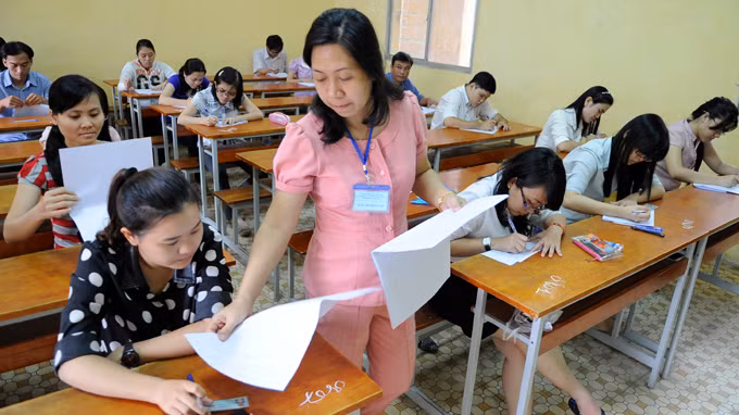 Trong vòng 15 ngày kể từ khi có quyết định phê duyệt kết quả tuyển dụng, người đứng đầu cơ quan có thẩm quyền tuyển dụng công chức phải gửi thông báo công nhận kết quả trúng tuyển bằng văn bản tới người dự tuyển theo địa chỉ mà người dự tuyển đã đăng ký. ảnh: TTO. Trong vòng 15 ngày kể từ khi có quyết định phê duyệt kết quả tuyển dụng, người đứng đầu cơ quan có thẩm quyền tuyển dụng công chức phải gửi thông báo công nhận kết quả trúng tuyển bằng văn bản tới người dự tuyển theo địa chỉ mà người dự tuyển đã đăng ký. ảnh: TTO.
