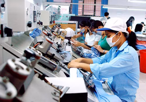 Từ hôm nay có thêm chính sách mới hỗ trợ người lao động. ảnh: báo bắc giang. Từ hôm nay có thêm chính sách mới hỗ trợ người lao động. ảnh: báo bắc giang.