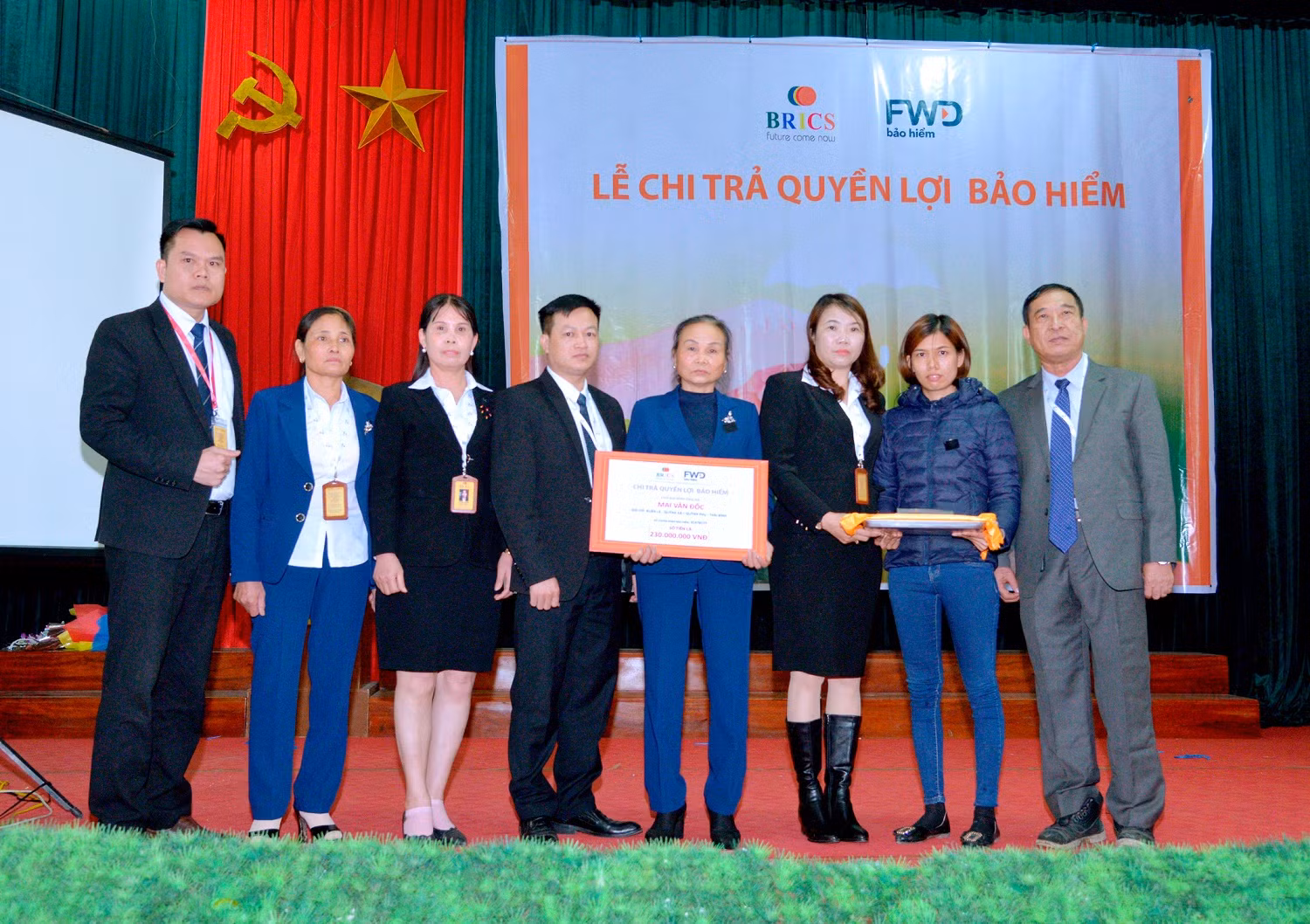 Lễ chi trả quyền lợi bảo hiểm.