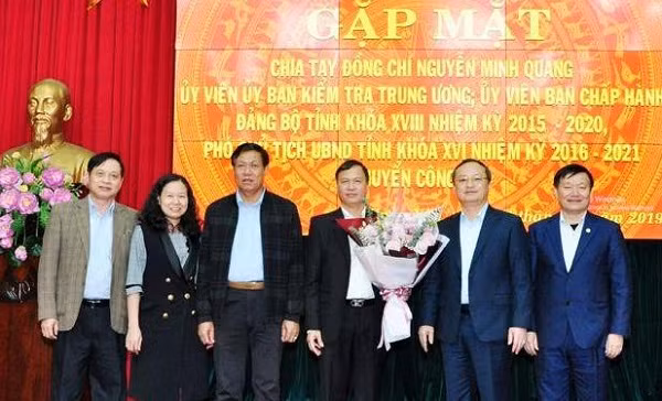 Lãnh đạo tỉnh Hưng Yên chúc mừng đồng chí Nguyễn Minh Quang. Lãnh đạo tỉnh Hưng Yên chúc mừng đồng chí Nguyễn Minh Quang.