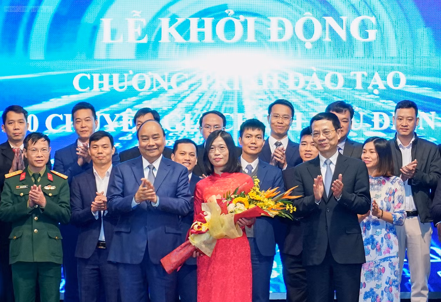 Thủ tướng dự lễ khởi động chương trình đào tạo 100 chuyên gia chính phủ điện tử.