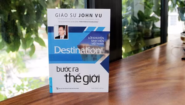 Cuốn sách Bước ra thế giới. Cuốn sách Bước ra thế giới.