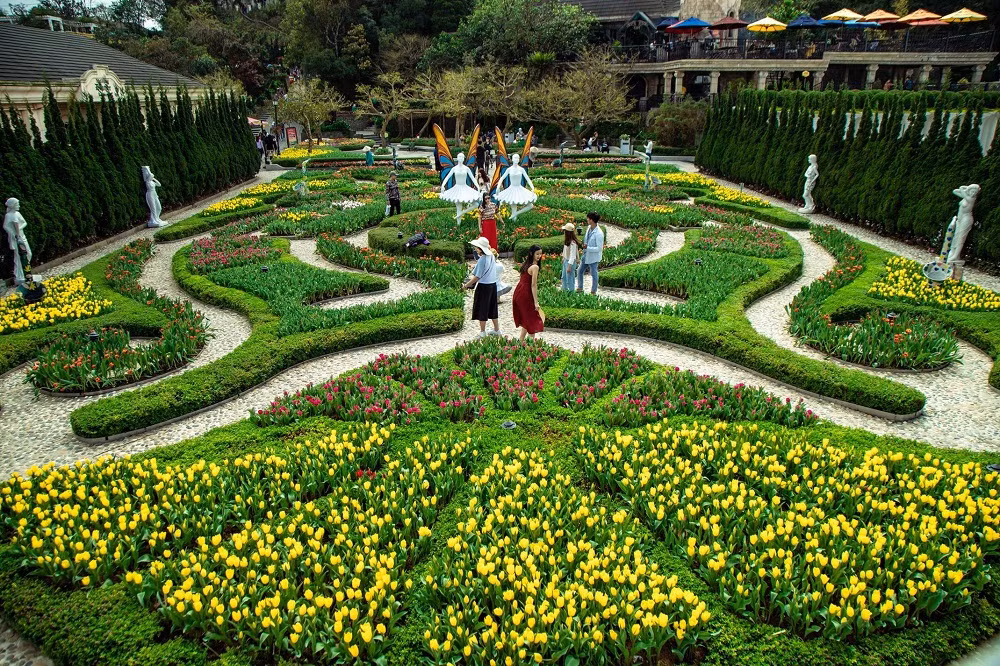 Trăm hoa đua nở tại Sun World Ba Na Hills.