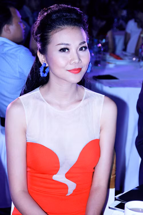 Người đẹp chia sẻ, trong những ngày qua, cô và các diễn viên đã tập luyện nhiều cảnh quay võ thuật để khi chính thức bước vào khởi quay (ngày 10/6), đoàn phim sẽ làm việc liên tục trong gần 2 tháng. Sau một năm làm gương mặt đại diện cho một chiến dịch kinh tế của Đài Loan, Thanh Hằng tiếp tục được đối tác tin tưởng và ký hợp đồng năm thứ hai. Cát-xê mà siêu mẫu có đôi chân dài 1m12 nhận được là con số không hề nhỏ. (Theo Ngôi Sao)