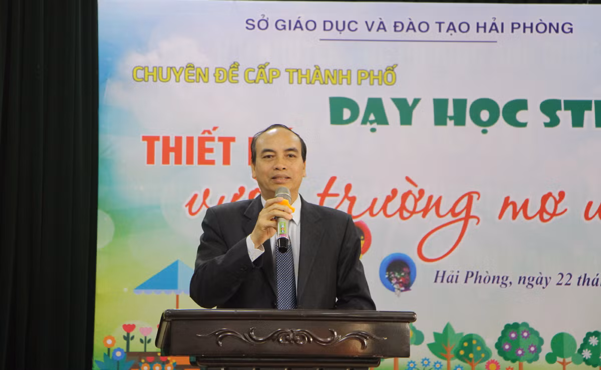 Ông Đỗ Văn Lợi, Phó giám đốc Sở Giáo dục và Đào tạo Hải Phòng phát biểu tại hội thảo (Ảnh: Lã Tiến) Ông Đỗ Văn Lợi, Phó giám đốc Sở Giáo dục và Đào tạo Hải Phòng phát biểu tại hội thảo (Ảnh: Lã Tiến)