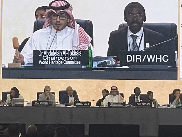 Thời khắc TS Abdulelah Al Tokhais, Chủ tịch Ủy ban Di sản thế giới Kỳ họp lần thứ 45 thông qua hồ sơ vịnh Hạ Long - quần đảo Cát Bà (Ảnh: Cục Di sản Văn hóa)