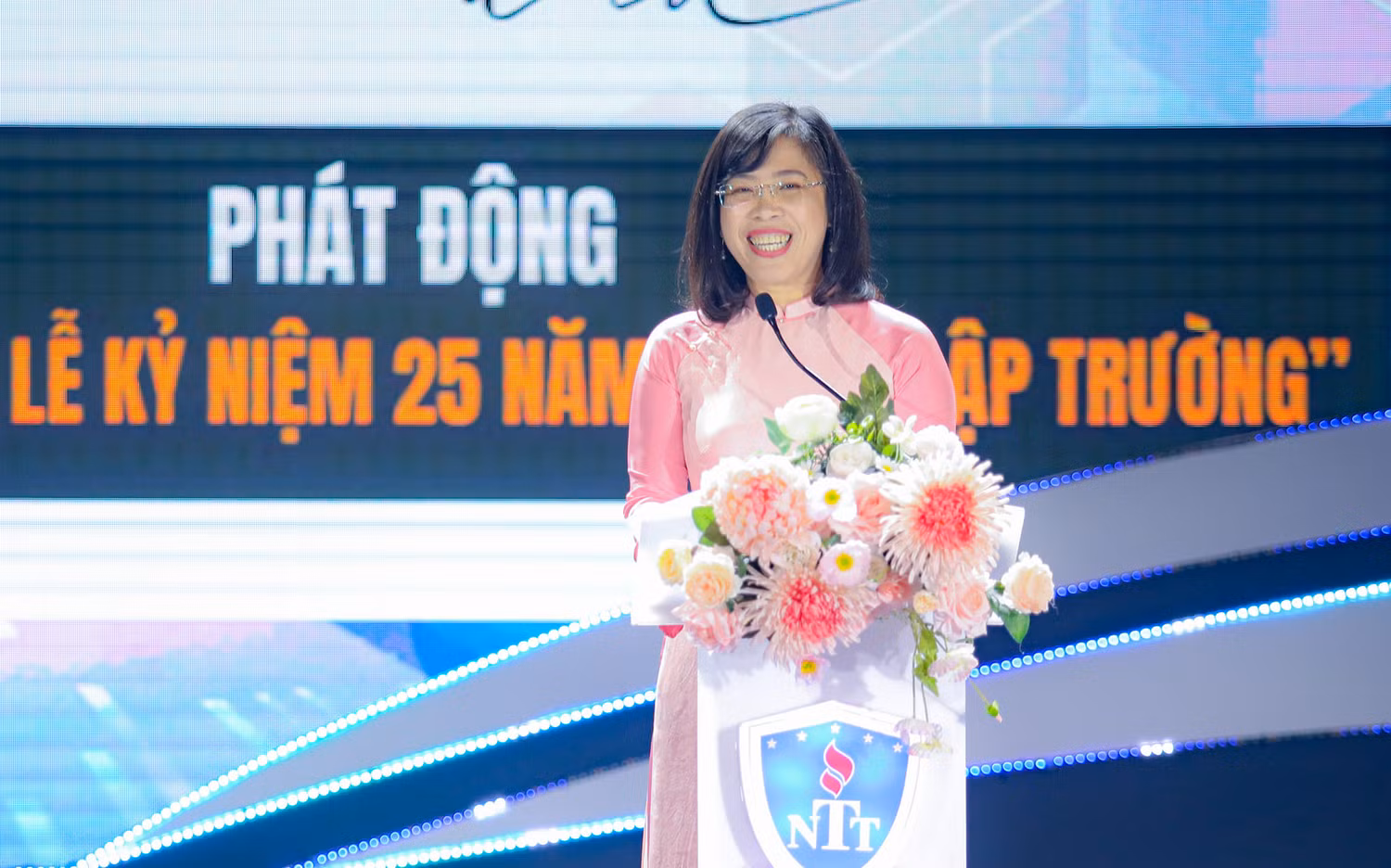 Tiến sĩ Trần Ái Cầm - Hiệu trưởng Trường Đại học Nguyễn Tất Thành phát biểu tại lễ khai giảng (ảnh: NTTU) Tiến sĩ Trần Ái Cầm - Hiệu trưởng Trường Đại học Nguyễn Tất Thành phát biểu tại lễ khai giảng (ảnh: NTTU)