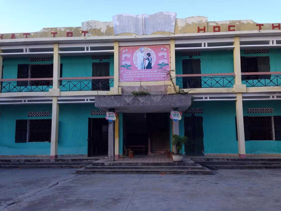 Trường tiểu học Đại Bản cơ sở 2, nơi xảy ra cái chết thương tâm của cháu Thành (Ảnh: Minh Sơn/NĐT)