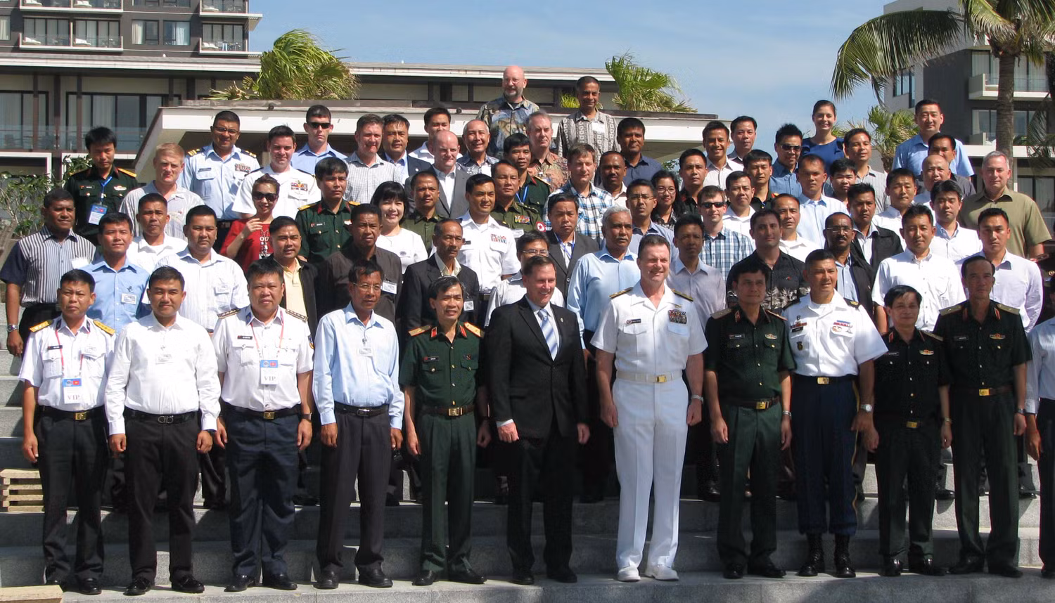 Các đại biểu tham dự Hội thảo Nhóm chuyên gia An ninh khu vực châu Á - Thái Bình Dương năm 2015 chụp ảnh lưu niệm. Ảnh T.L Các đại biểu tham dự Hội thảo Nhóm chuyên gia An ninh khu vực châu Á - Thái Bình Dương năm 2015 chụp ảnh lưu niệm. Ảnh T.L