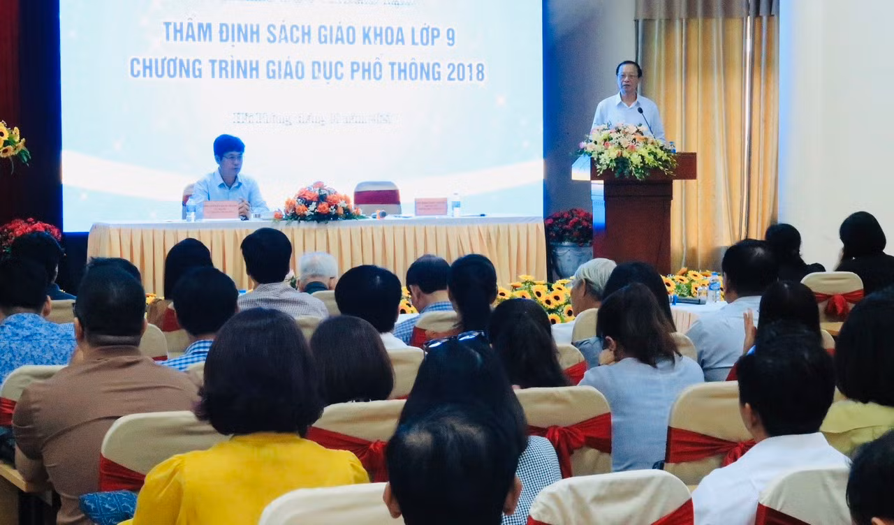 Thứ trưởng Bộ Giáo dục và Đào tạo Phạm Ngọc Thưởng dự Khai mạc Hội đồng thẩm định sách giáo khoa lớp 9 chương trình giáo dục phổ thông 2018 (Ảnh: LT)