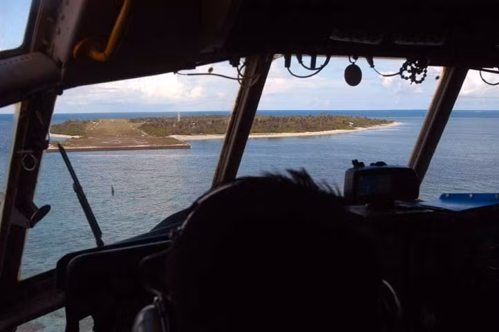 Sân bay quân sự trên đảo Thị Tứ trong quần đảo Trường Sa thuộc chủ quyền Việt Nam do Philippines chiếm đóng và xây dựng trái phép