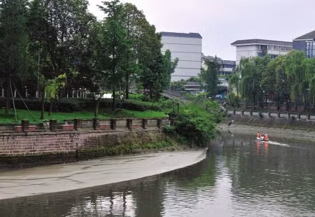 Nơi phát hiện chiếc vali đựng đứa trẻ thả trôi sông