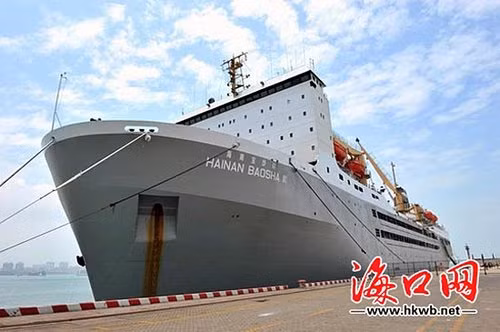 Trong khi ra lệnh cấm (nhằm vào nước khác, trực tiếp là Philippines - PV), Trung Quốc lại vừa đưa 1 tàu cá khổng lồ ra biển Đông
