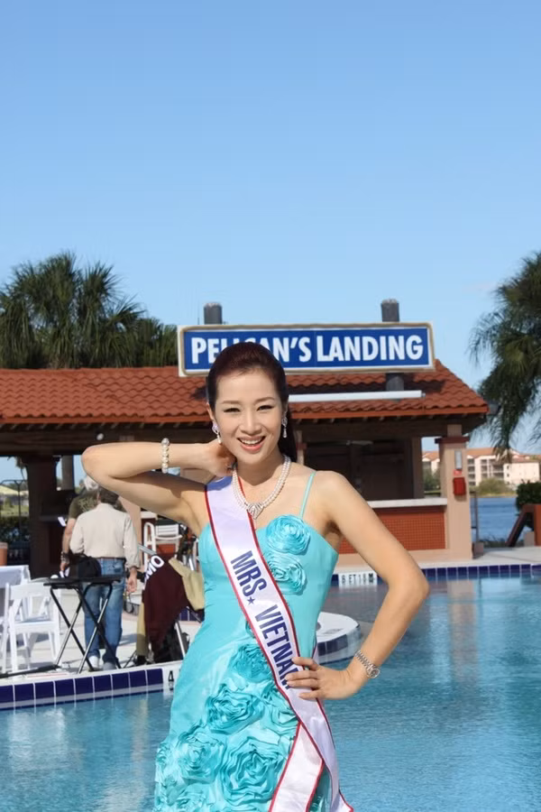 Thu Hương rạng ngời trong nắng Orlando ảnh 11