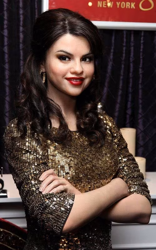 Tượng sáp Selena Gomez vừa già vừa xấu ảnh 2