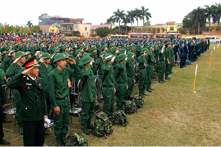 Thanh niên Hải Phòng hăng hái lên đường làm nhiệm vụ bảo vệ Tổ quốc (Ảnh: CTV)