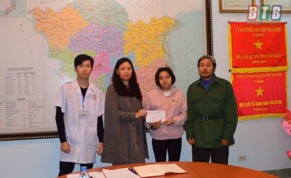 Ảnh "Cha đào hố chờ chôn con 2 tuổi" là tin giả, không phải chuyện ở Việt Nam ảnh 1 Ảnh "Cha đào hố chờ chôn con 2 tuổi" là tin giả, không phải chuyện ở Việt Nam ảnh 1
