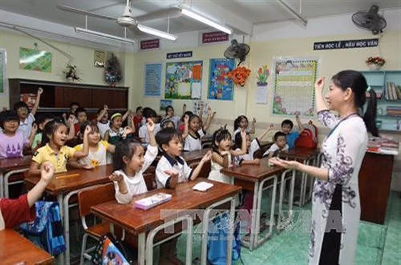 Từ 01/7 giáo viên sẽ phải ký kết lại hợp đồng lao động mới (Ảnh minh họa: TTXVN). Từ 01/7 giáo viên sẽ phải ký kết lại hợp đồng lao động mới (Ảnh minh họa: TTXVN).