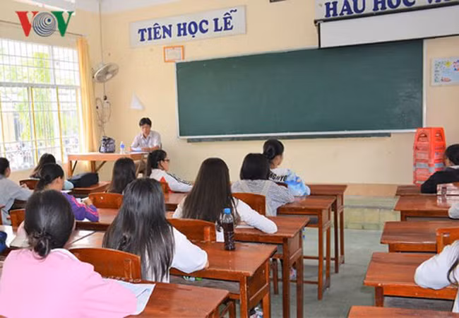 Cần làm gì để giái quyết vấn nạn thiếu giáo viên? (Ảnh minh họa: vov.vn).