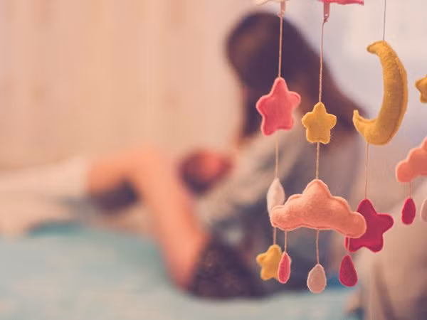 Chế độ ăn uống của người cho con bú như thế nào? (Ảnh: theo boldsky).