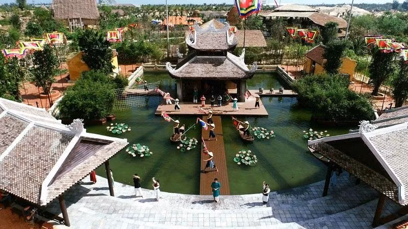Biểu diễn múa Bắc bộ tại Đảo dân gian.