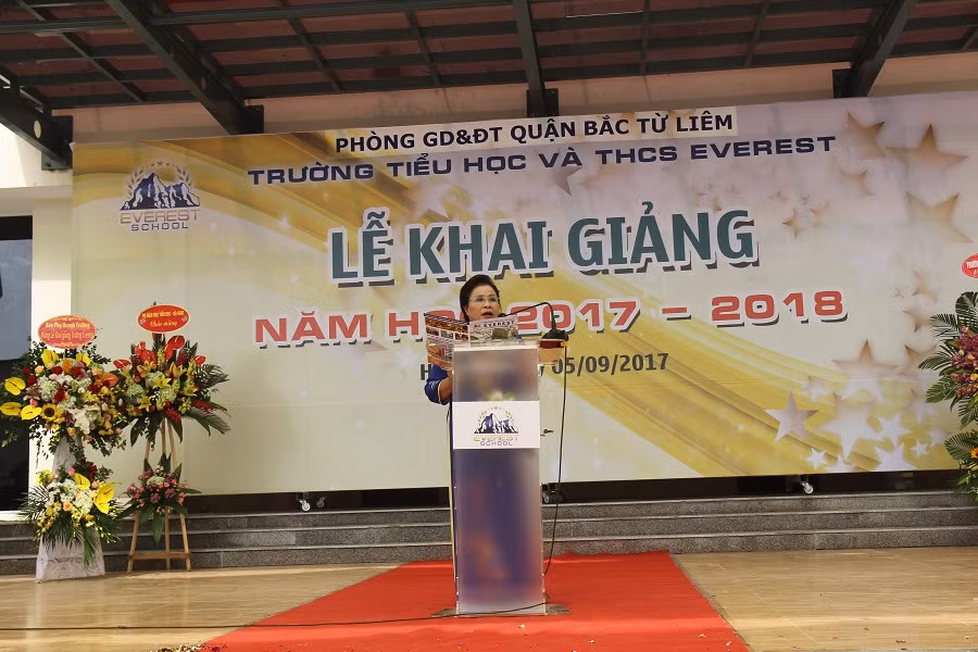 Nhà giáo – Thạc sỹ quản lý giáo dục Trần Kim Phương - Người sáng lập trường Tiểu học, Trung học cơ sở Everest gửi lời tri ân tới các quý vị phụ huynh, các cơ quan, tổ chức đã tin tưởng và đồng hành cùng nhà trường từ những bước đi đầu tiên.