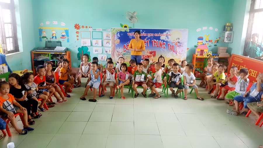 Trường học tan hoang sau cơn bão, phơi bài kiểm tra trước, đổ nát dọn dẹp sau ảnh 5