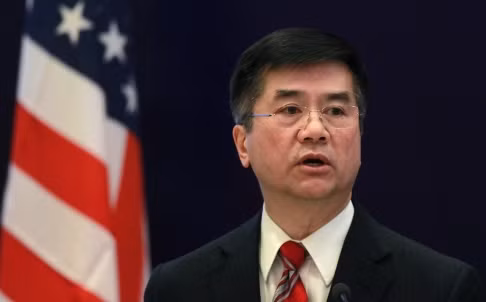 Đại sứ Mỹ tại Trung Quốc Gary Locke. Đại sứ Mỹ tại Trung Quốc Gary Locke.