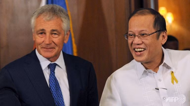 Bộ trưởng Quốc phòng Mỹ Chuck Hagel và Tổng thống Philippines Aquino. Bộ trưởng Quốc phòng Mỹ Chuck Hagel và Tổng thống Philippines Aquino.
