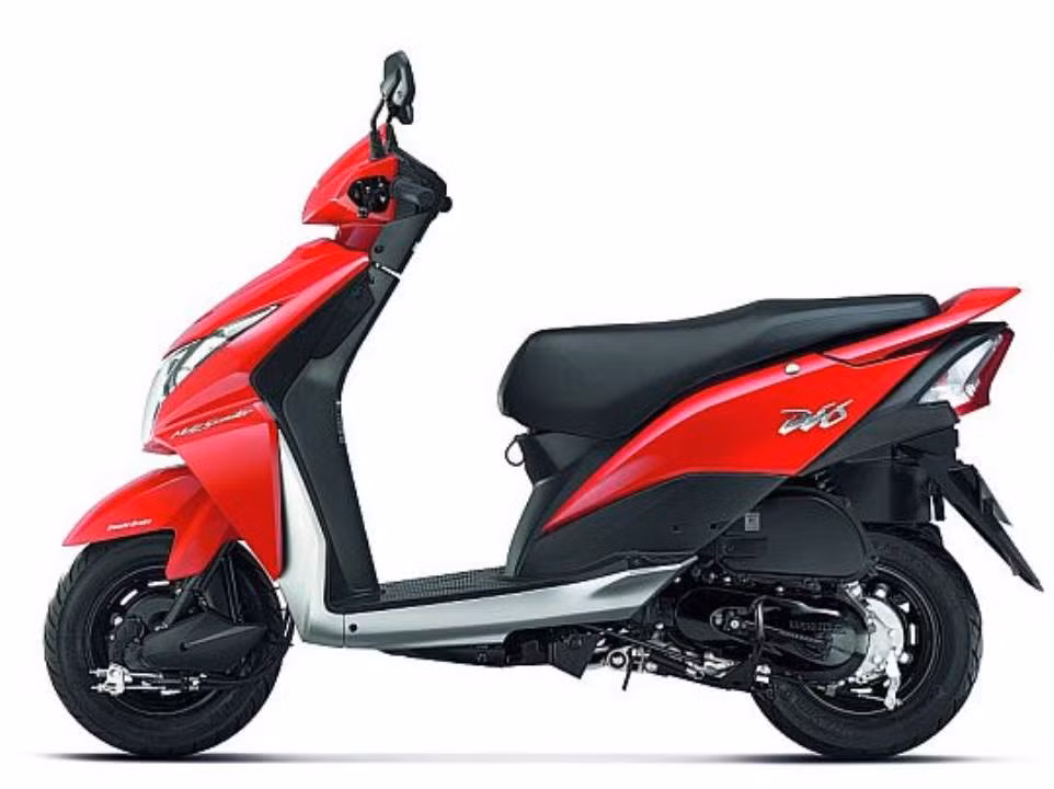 Thị trường xe tay ga đang phát triển với tốc độ chóng mặt. Có thể kể đến những sản phẩm nổi bật trong phân khúc xe ga như Honda Activa, Dio, Pleasure, Suzuki Access, Mahindra Duro 125 DX và TVS Wego…Vì thế, để cạnh tranh với các đối thủ khác, hãng Honda buộc phải tân trang Dio. Honda Dio phiên bản mới chính là triển lãm New Delhi diễn ra tại Ấn Độ trong những ngày vừa qua.