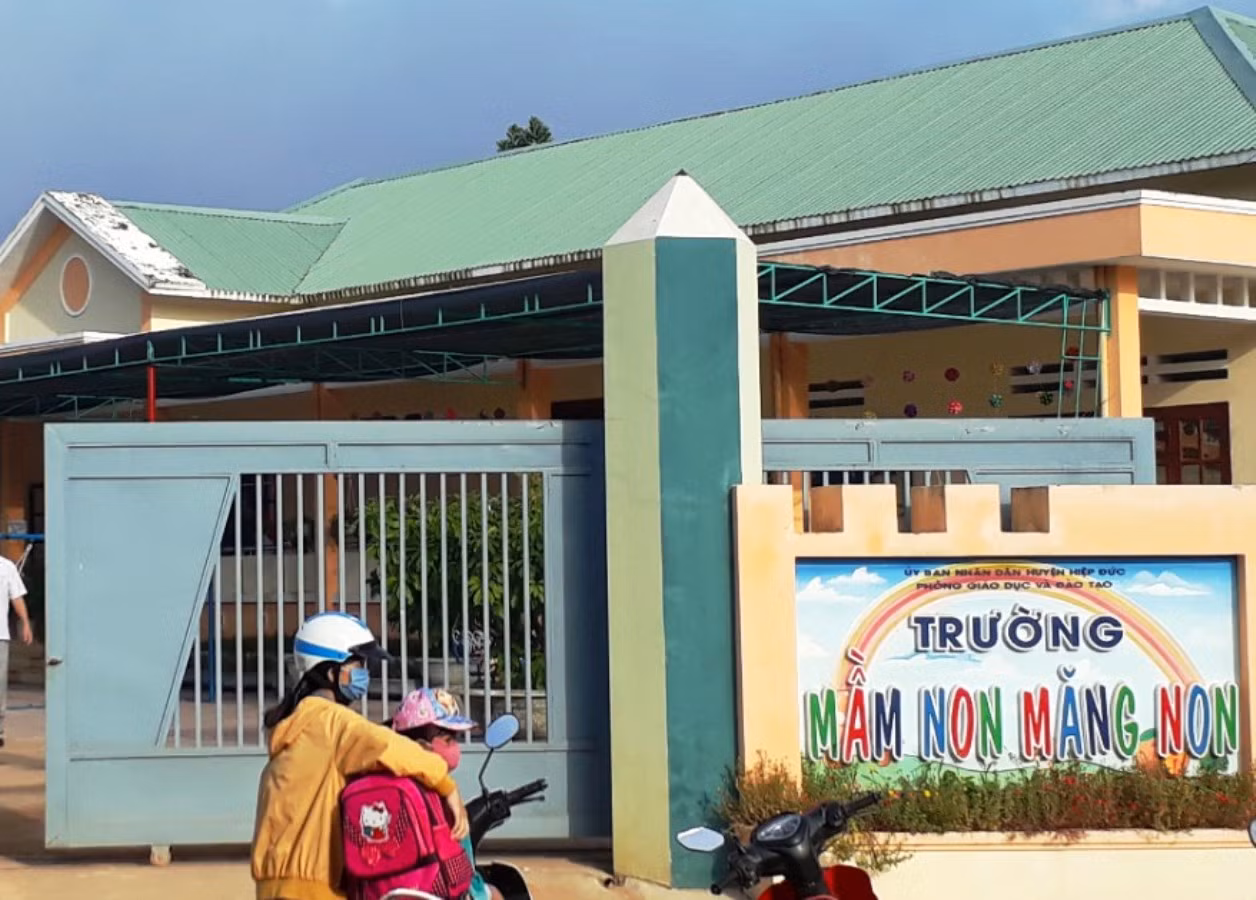 Mặc dù Hiệu trưởng bị kỷ luật vì để xảy ra lạm thu nhưng trường vẫn được công nhận đạt chuẩn quốc gia.