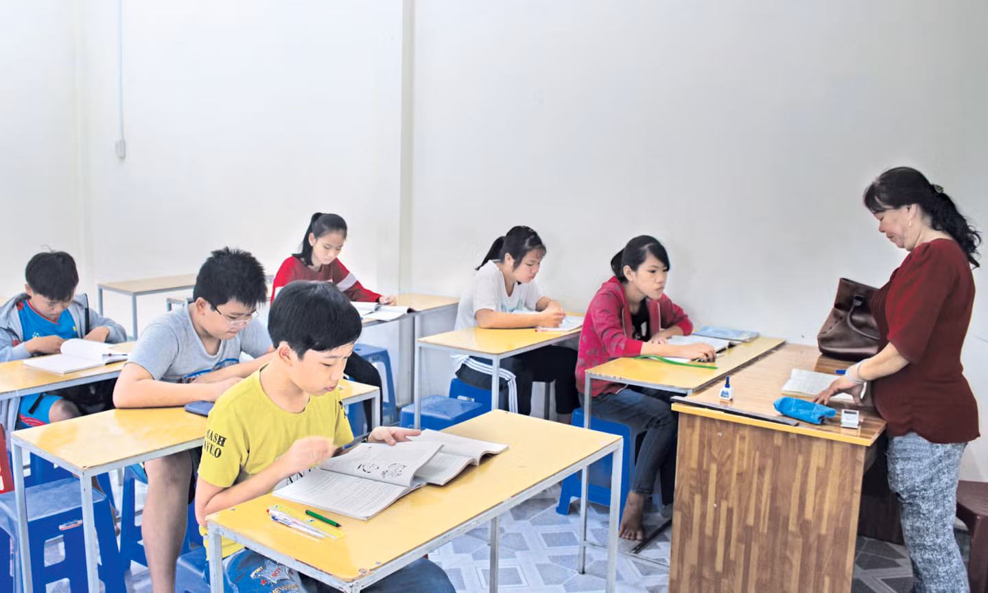 Học sinh tỉnh Tiền Giang tại một lớp học thêm ở trung tâm (Ảnh có tính minh họa: Báo Ấp Bắc) Học sinh tỉnh Tiền Giang tại một lớp học thêm ở trung tâm (Ảnh có tính minh họa: Báo Ấp Bắc)