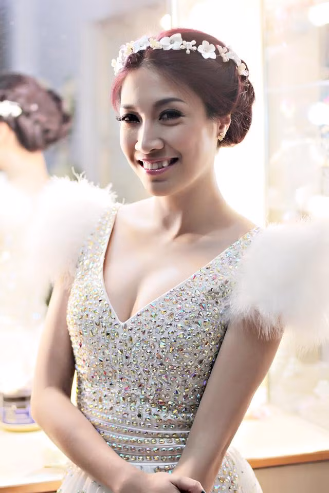 Pha Lê từng dính vụ lùm xùm là người tình của cầu thủ Công Vinh Pha Lê từng dính vụ lùm xùm là người tình của cầu thủ Công Vinh