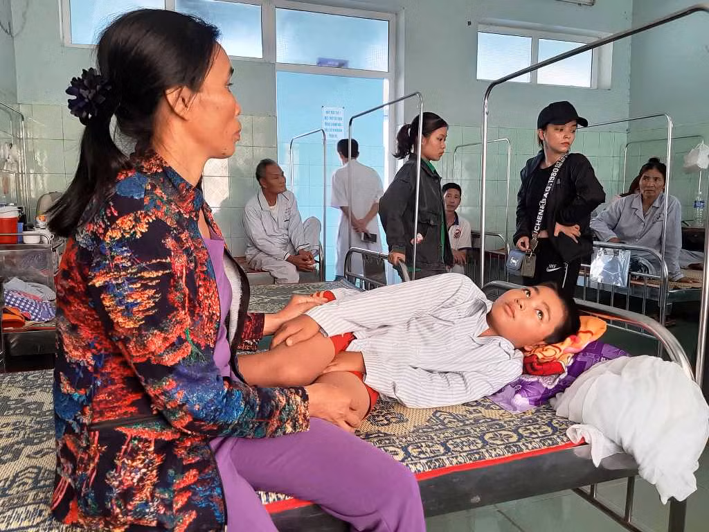 Em HLN. phải nhập viện cấp cứu sau khi bị bạn và cô giáo tát hơn 230 cái vào má. Ảnh: NP Em HLN. phải nhập viện cấp cứu sau khi bị bạn và cô giáo tát hơn 230 cái vào má. Ảnh: NP