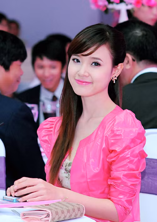 Cuối tuần vừa qua, Midu xinh tươi tham dự đêm tiệc sang trọng dành riêng cho phái nữ tổ chức tại TP HCM.