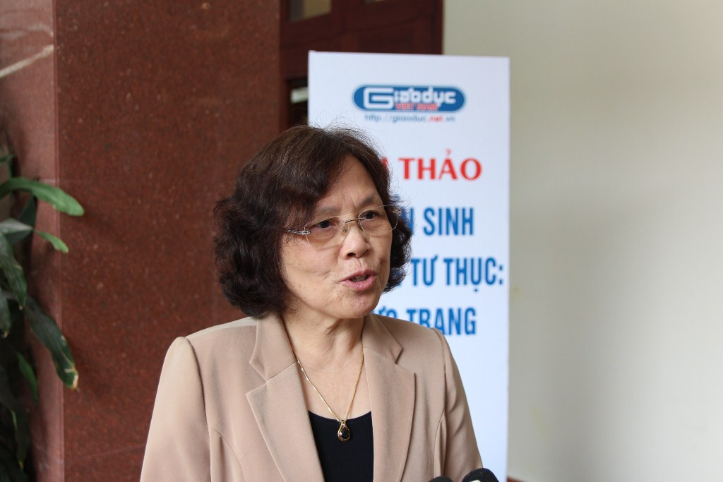Nhà giáo nhân dân Nguyễn Thị Hiền nêu quan điểm về vấn đề tuyển sinh của các trường tư thục. (Ảnh: Lại Cường)