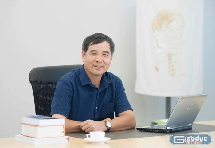 Tiến sĩ Lê Trường Tùng - Thành viên Hội đồng Quốc gia về Giáo dục và Phát triển nhân lực, Chủ tịch Hội đồng Trường Đại học FPT. (Ảnh: Thùy Linh) Tiến sĩ Lê Trường Tùng - Thành viên Hội đồng Quốc gia về Giáo dục và Phát triển nhân lực, Chủ tịch Hội đồng Trường Đại học FPT. (Ảnh: Thùy Linh)