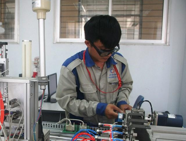 Đối với các cơ sở giáo dục nghề nghiệp, việc thực hành, thực tập của học sinh phải đặt lên hàng đầu và phải làm thực chất, hiệu quả. (Ảnh daidoanket.vn)