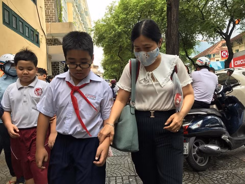 Thí sinh vừa hoàn thành bài thi khảo sát năng lực tại trường Trung học cơ sở chuyên Trần Đại Nghĩa. (Ảnh: H.L)