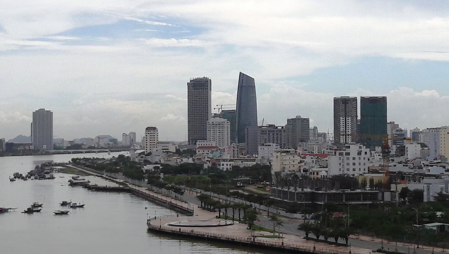 Đà Nẵng bỏ ra hàng trăm tỷ đồng để đào tạo nhân tài phục vụ sự phát triển của thành phố. (Ảnh: An Nguyên) Đà Nẵng bỏ ra hàng trăm tỷ đồng để đào tạo nhân tài phục vụ sự phát triển của thành phố. (Ảnh: An Nguyên)