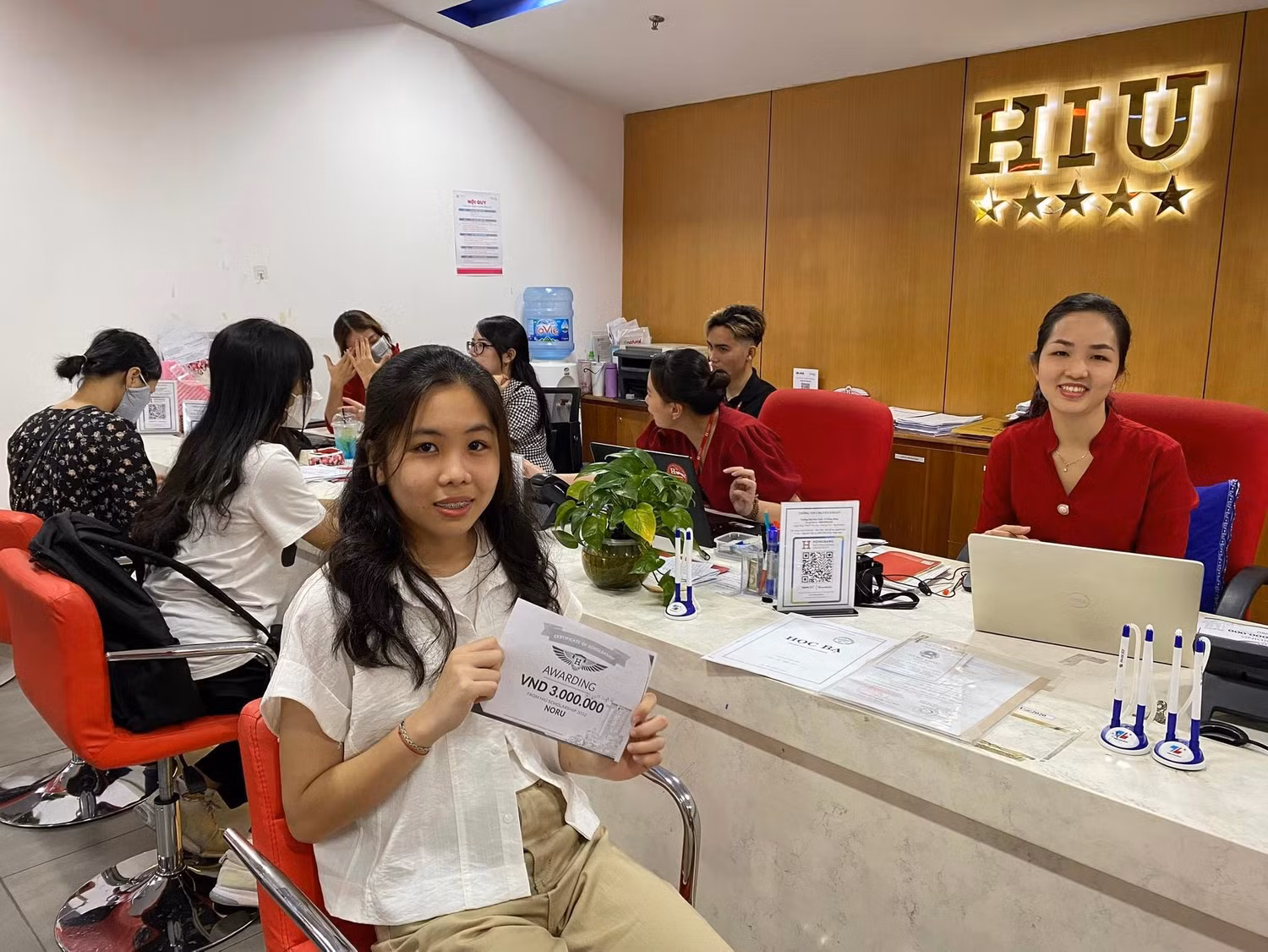Tân sinh viên đến từ miền Trung làm thủ tục nhập học tại HIU (ảnh: HIU) Tân sinh viên đến từ miền Trung làm thủ tục nhập học tại HIU (ảnh: HIU)
