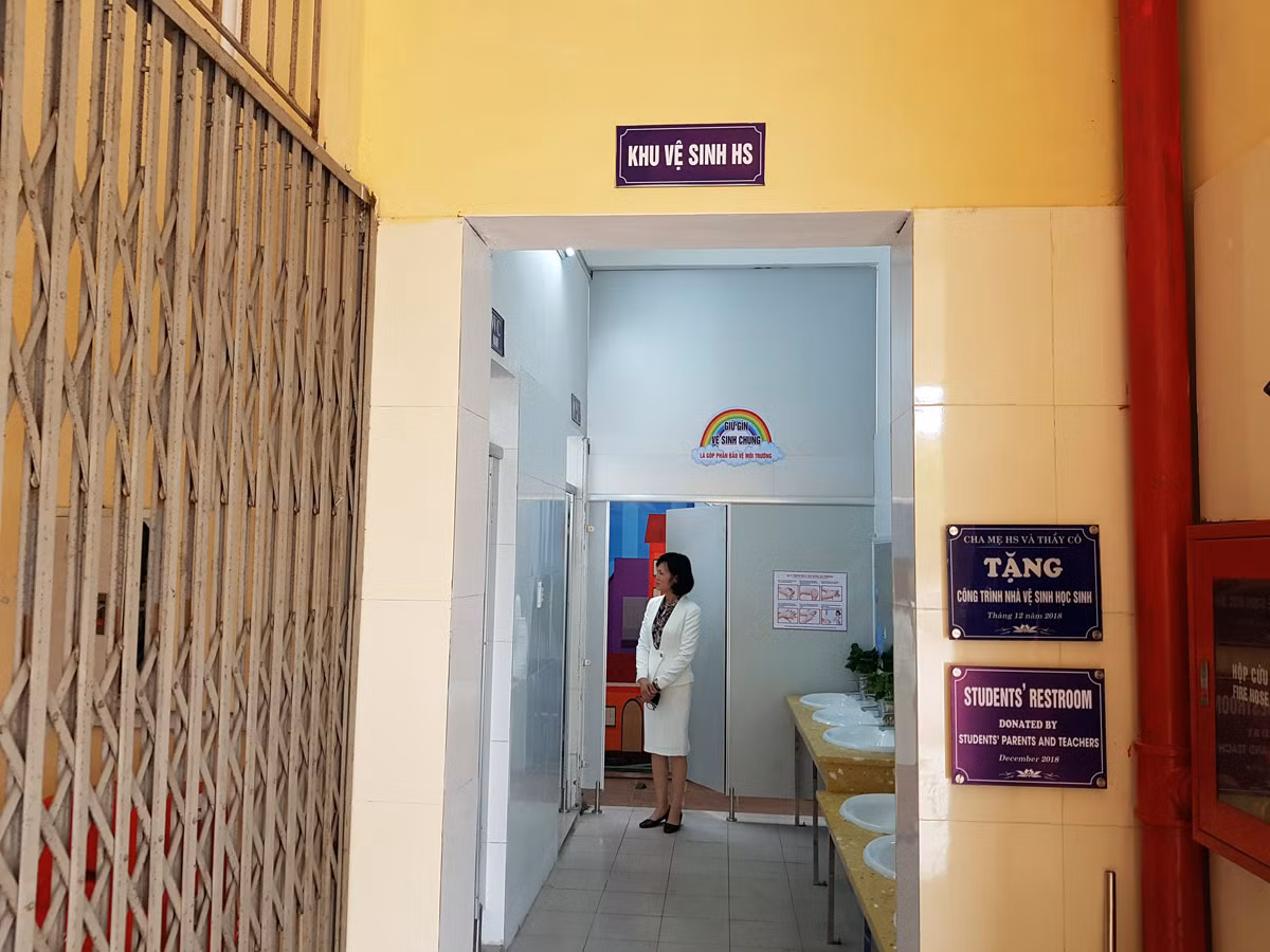 Trường Nguyễn Lương Bằng vận động tài trợ 480 triệu đồng cải tạo nhà vệ sinh