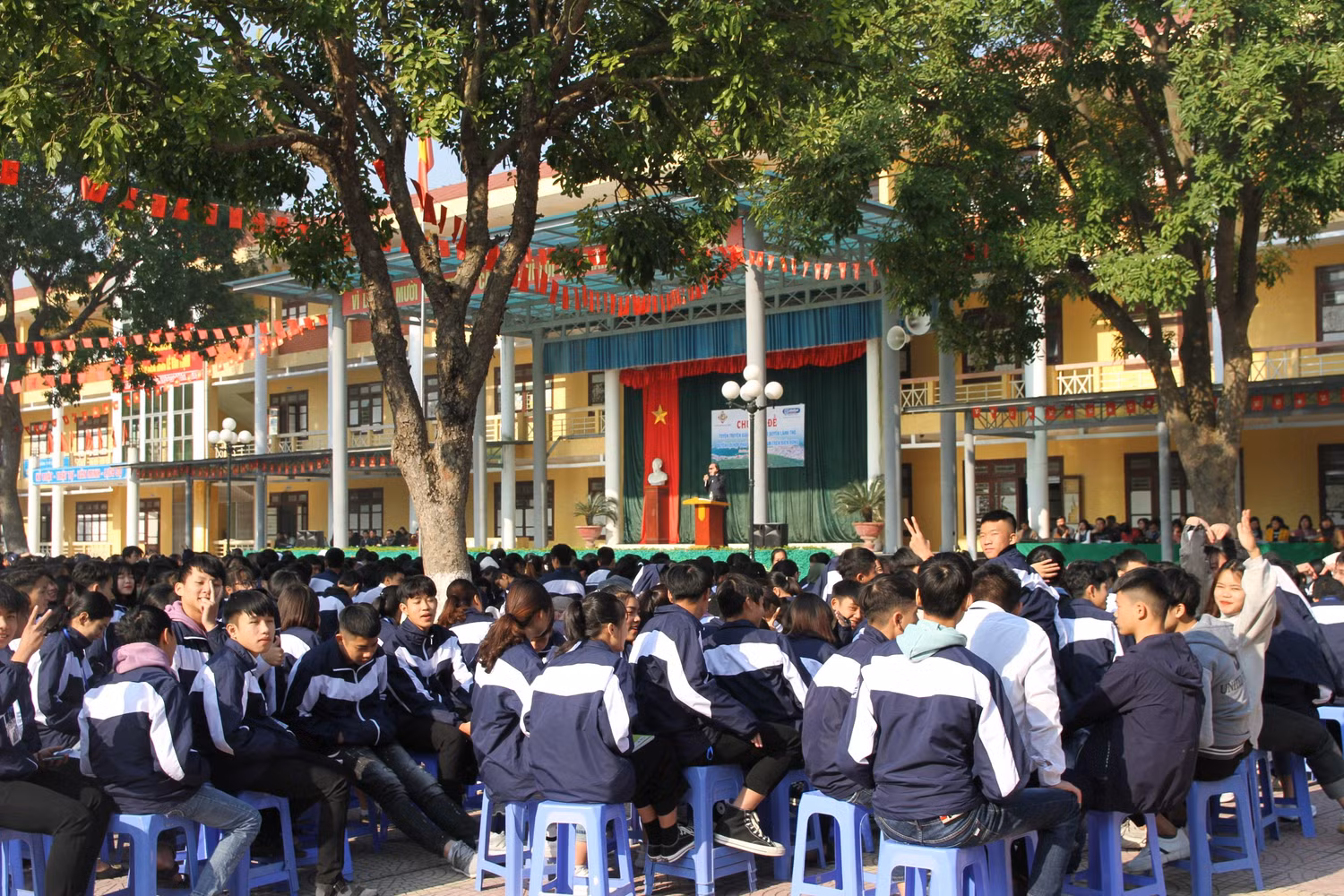 Nhiều học sinh cho hay, những kiến thức, khái niệm diễn giả chia sẻ, phân tích rất hay và sâu sắc. Ảnh: Vũ Phương. Nhiều học sinh cho hay, những kiến thức, khái niệm diễn giả chia sẻ, phân tích rất hay và sâu sắc. Ảnh: Vũ Phương.