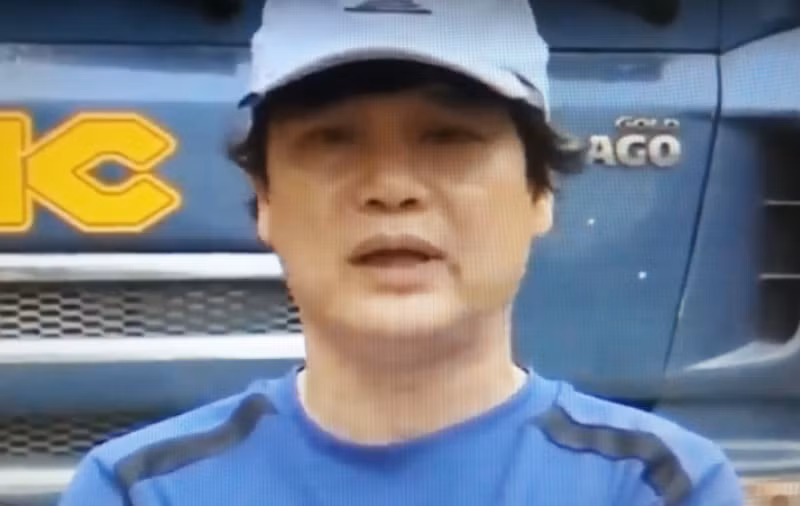 Tài xế lái xe container Đinh Văn Cường, người đã gây tại nạn tại đường Phạm Hùng. Ảnh chụp màn hình Internet. Tài xế lái xe container Đinh Văn Cường, người đã gây tại nạn tại đường Phạm Hùng. Ảnh chụp màn hình Internet.