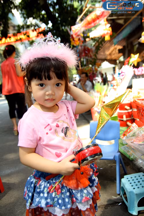 Thế là đủ bộ cho đêm rằm đón chị Hằng Nga rồi.